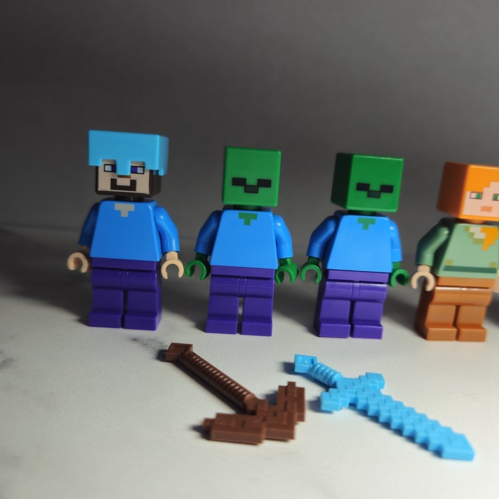 Lot 5 Lego Minecraft Minifigures Steve Alex Zombie Stone Series 2 Weapons - Picture 2 of 3